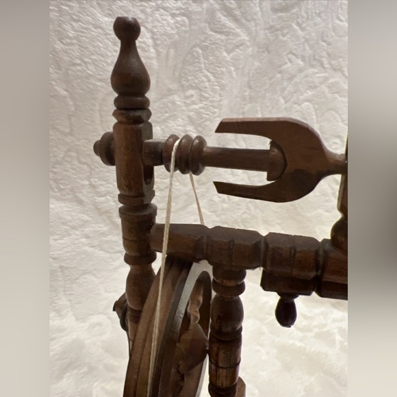 Vintage 8" Miniature Dollhouse Spinning Wheel Wood Salesman Sample - Picture 9 of 12